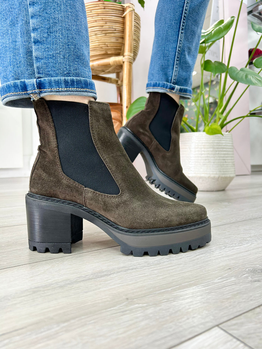 Alpe Heeled Chelsea Boots