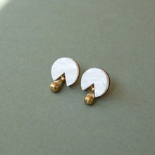 Load image into Gallery viewer, Droplet Stud Earrings